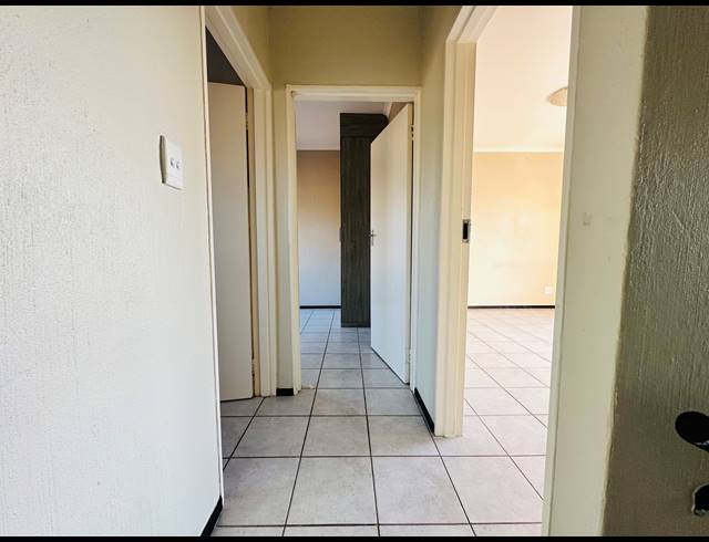 2 BEDROOM APARTMENT FOR SALE IN WILGEHEUWEL